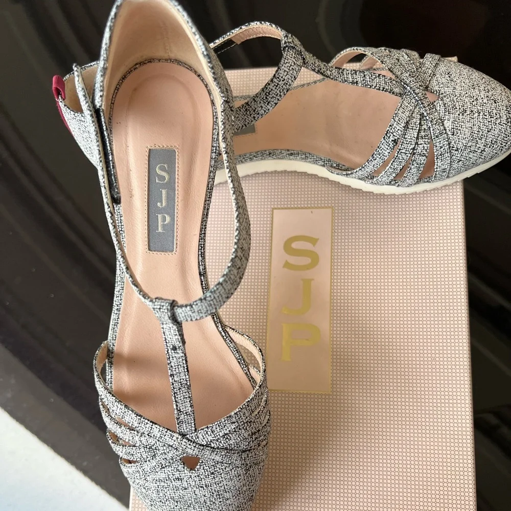 Flats - Picture 2 of 4